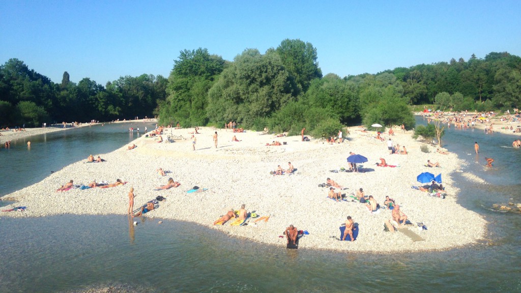 Swimming naked in the Isar