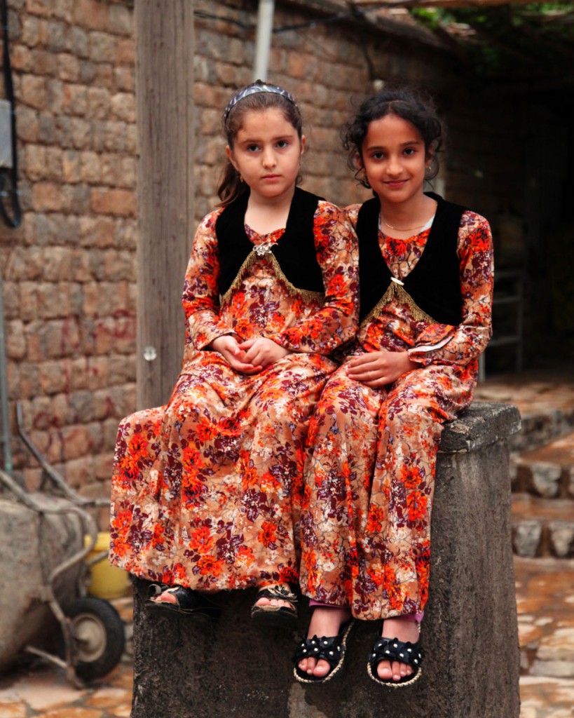 Girls in Hajij in western Iran: one day, the little mountain village might become a popular tourist destination. However, it lies close to the border to Iraq, where currently, one has to get precise information about how safe it is to travel there. 